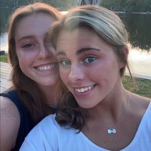 Meet your Posher, Libby